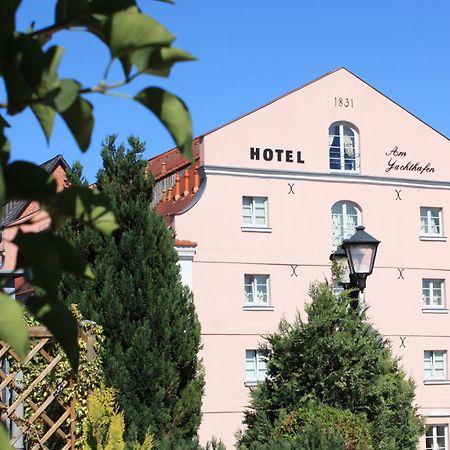 Hotel Am Yachthafen Waren  Eksteriør billede