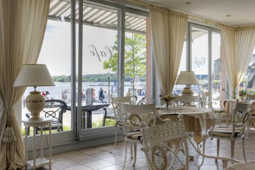 Hotel Am Yachthafen Waren  Eksteriør billede