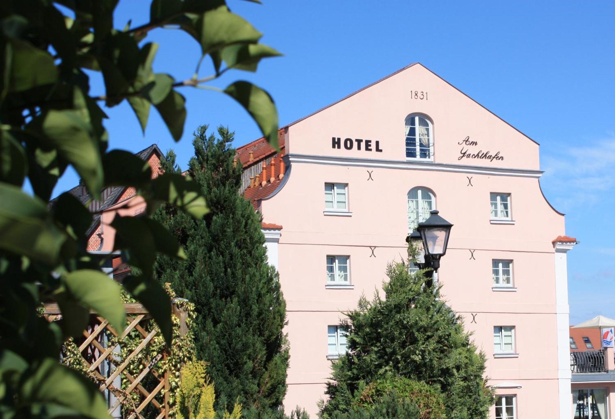 Hotel Am Yachthafen Waren  Eksteriør billede