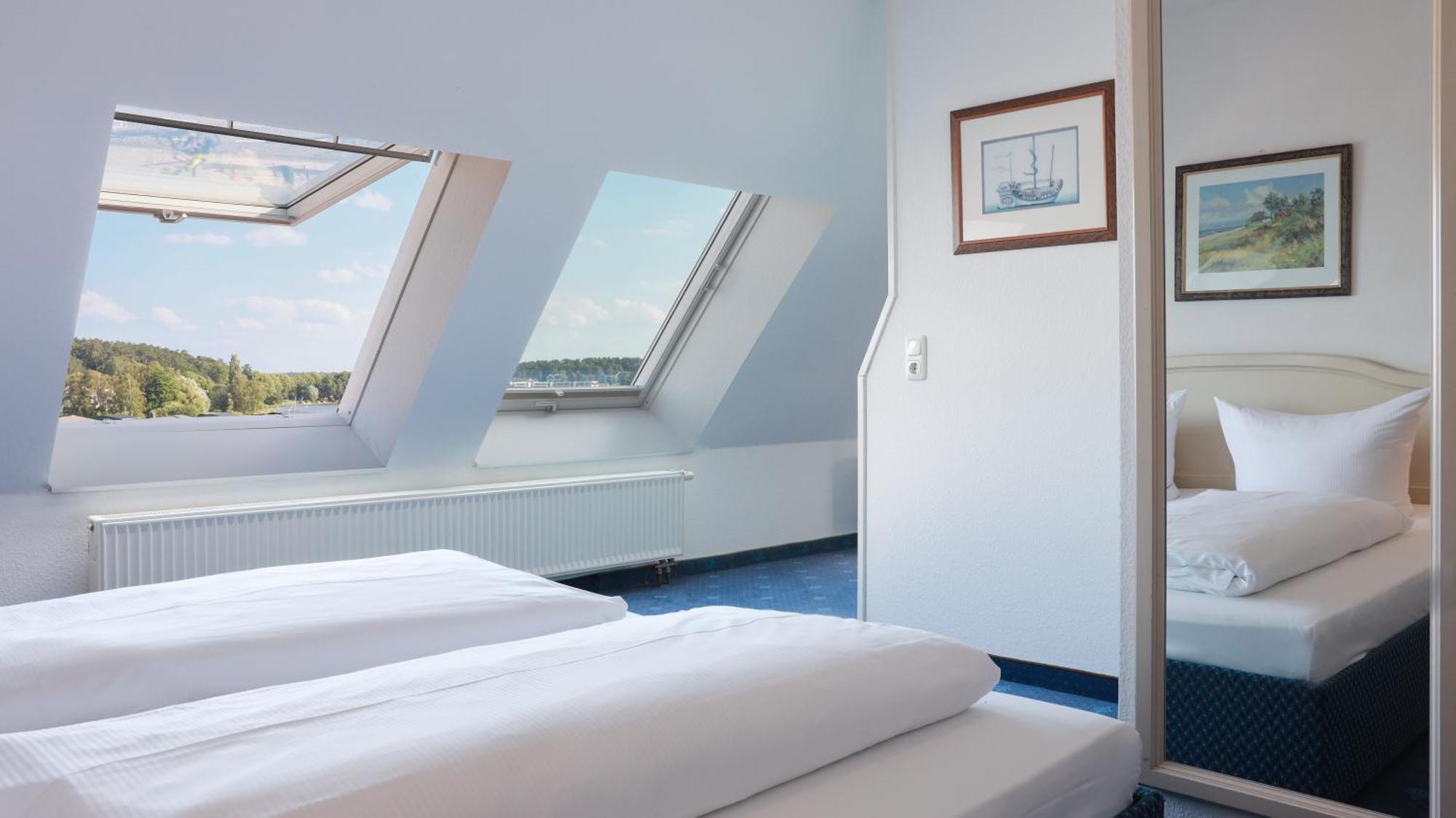 Hotel Am Yachthafen Waren  Eksteriør billede