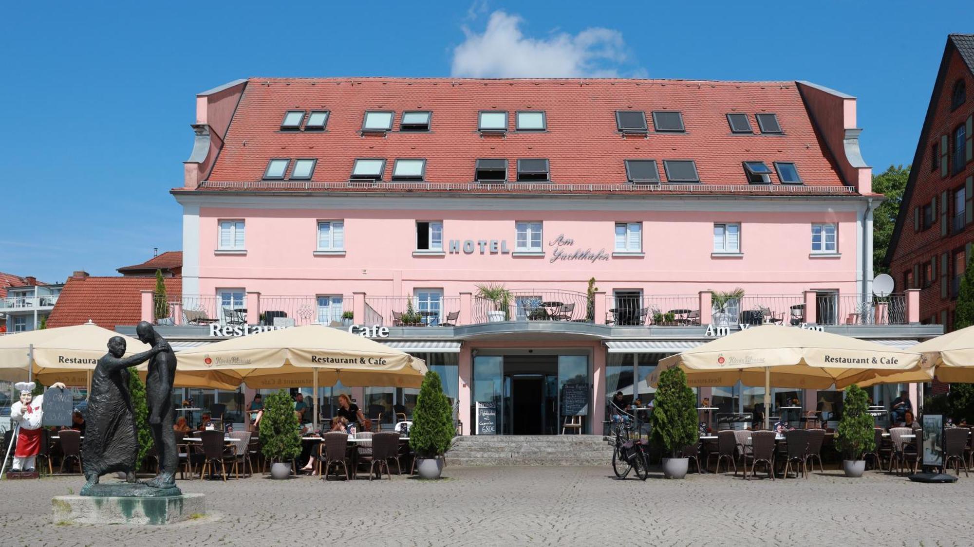 Hotel Am Yachthafen Waren  Eksteriør billede