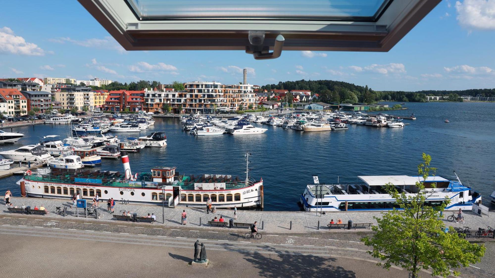 Hotel Am Yachthafen Waren  Eksteriør billede